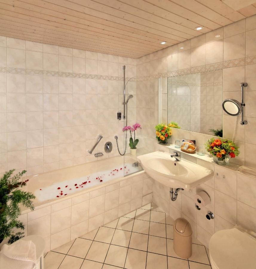 Waldhotel Fehrenbach Хинтерцартен Номер фото